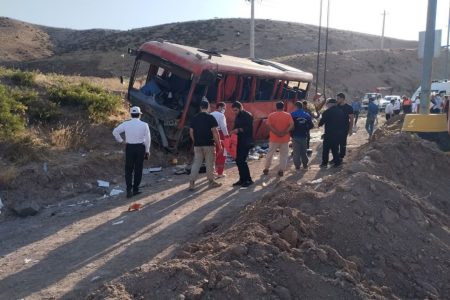 واژگونی اتوبوس زائران اربعین در کوهین: ۱۵ مصدوم و هشدار پلیس راه